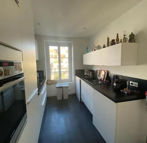 Quartier Historique Abbaye Aux Hommes Caen